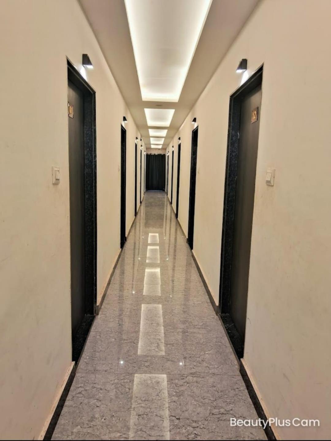 Hotel Shiv Mangalam Near Kashi Vishwanath Tample Βαρανάσι Εξωτερικό φωτογραφία