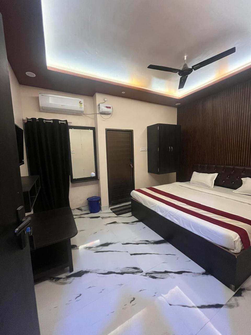 Hotel Shiv Mangalam Near Kashi Vishwanath Tample Βαρανάσι Εξωτερικό φωτογραφία